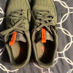 Af1 ‘medium olive’